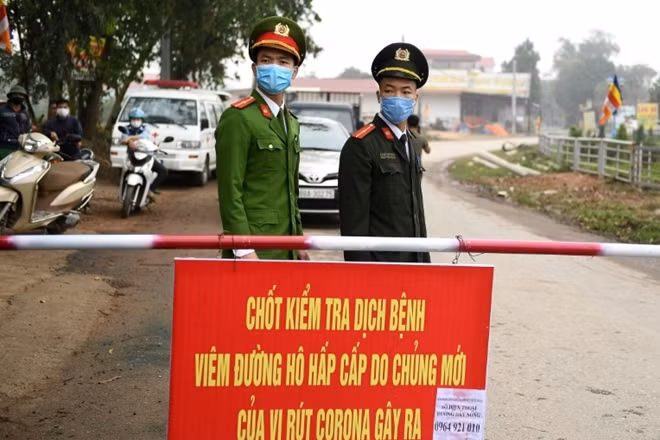 Khu vực cách ly ở Sơn Lôi, Hà Nội. Ảnh: Reuters.