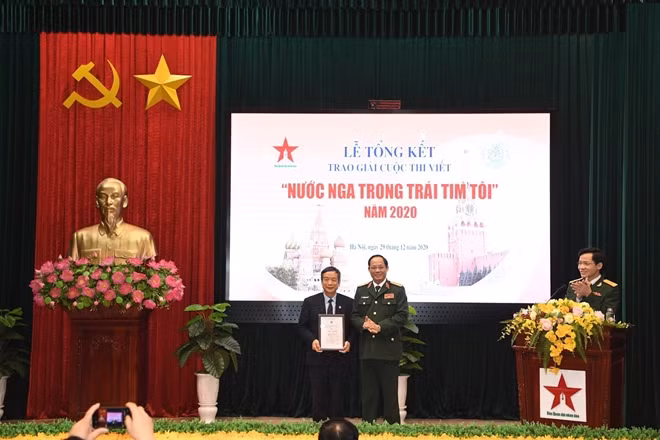 Giải Nhất được trao cho tác phẩm “Thầy tôi!” của Trung tướng Lê Phúc Nguyên, nguyên Tổng biên tập Báo Quân đội nhân dân
