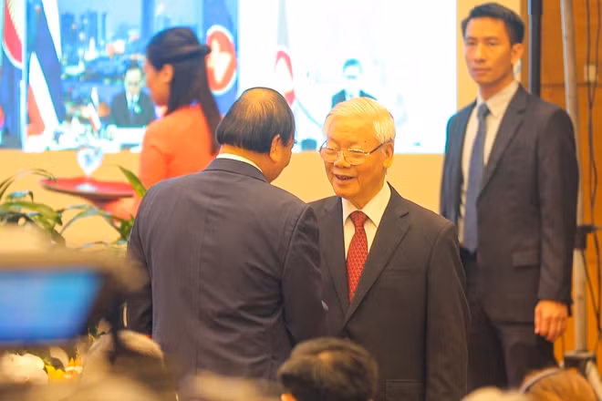 Tổng Bí thư, Chủ tịch nước Nguyễn Phú Trọng và Thủ tướng Nguyễn Xuân Phúc tại lễ khai mạc.