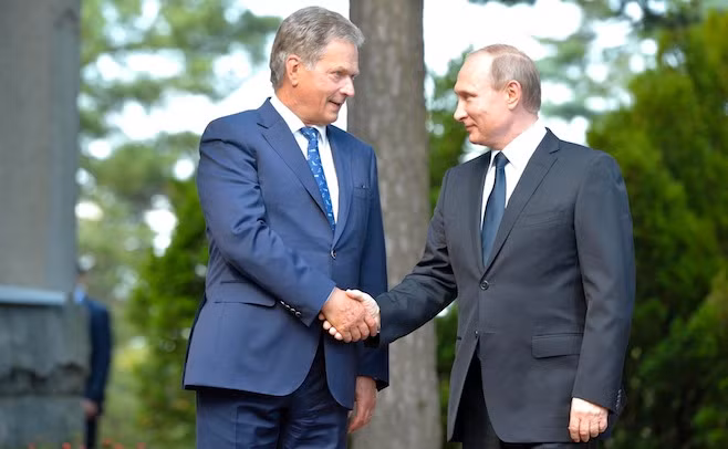 Tổng thống Nga Vladimir Putin (phải) và Tổng thống Phần Lan Sauli Ninisto tại cuộc gặp ở Naantali, Phần Lan hôm 1-7. ảnh: Reuters Tổng thống Nga Vladimir Putin (phải) và Tổng thống Phần Lan Sauli Ninisto tại cuộc gặp ở Naantali, Phần Lan hôm 1-7. ảnh: Reuters