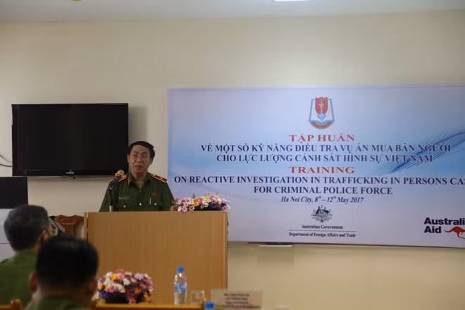 Thiếu tướng Hồ Trọng Ngũ - Phó Giám đốc Học viện phát biểu tại lễ khai giảng lớp tập huấn