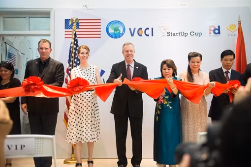 Bà Lê Nữ Thùy Dương - Nhà lãnh đạo Golf Long Thành được vinh danh “Doanh nhân xuất sắc Châu Á 2021” ảnh 3