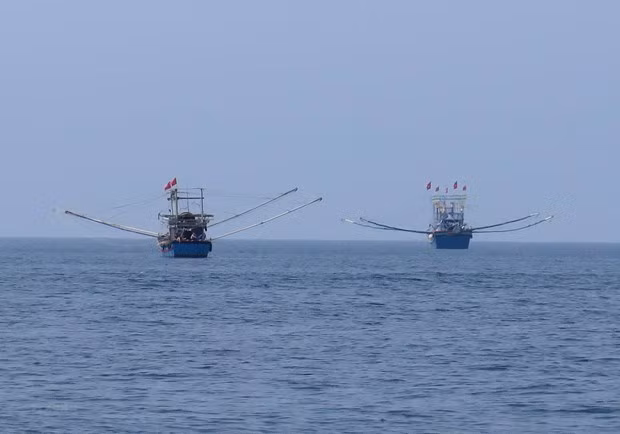 Tàu cá Việt Nam khai thác hải sản trên biển. Ảnh minh họa. (Nguồn: TTXVN)