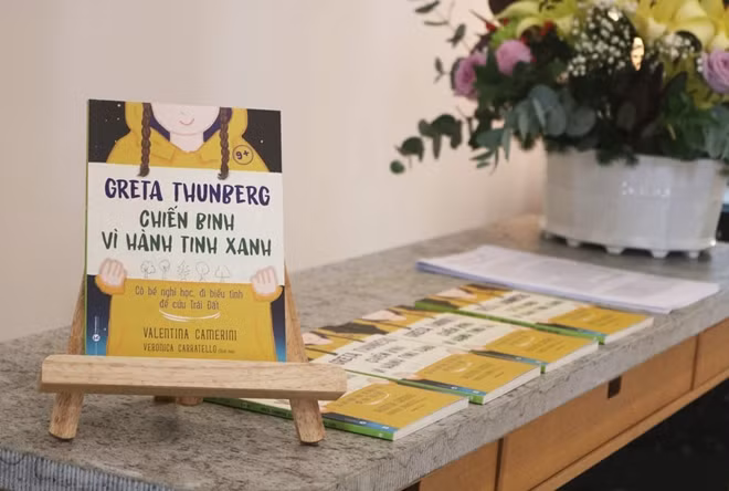 Cuốn sách “Greta Thunberg-Chiến binh vì hành tinh xanh” đã được dịch ra tiếng Việt và phát hành hôm 4-6.