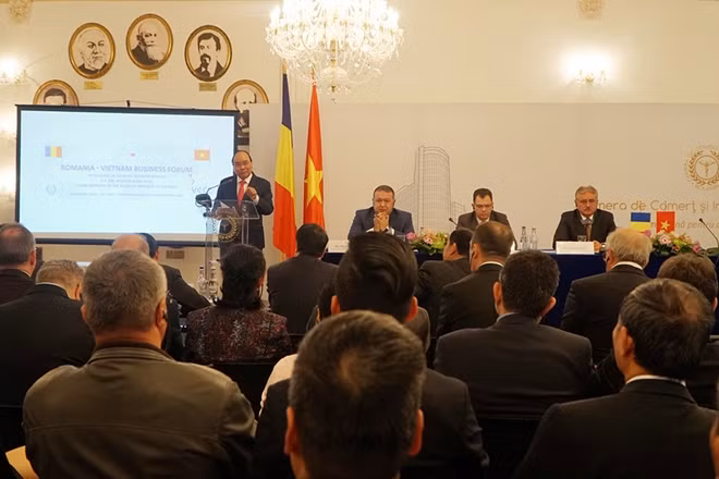 Thủ tướng Nguyễn Xuân Phúc phát biểu tại Diễn đàn doanh nghiệp Việt Nam - Rumania.