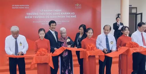 Chung niềm hân hoan đón chào ngôi trường mới 