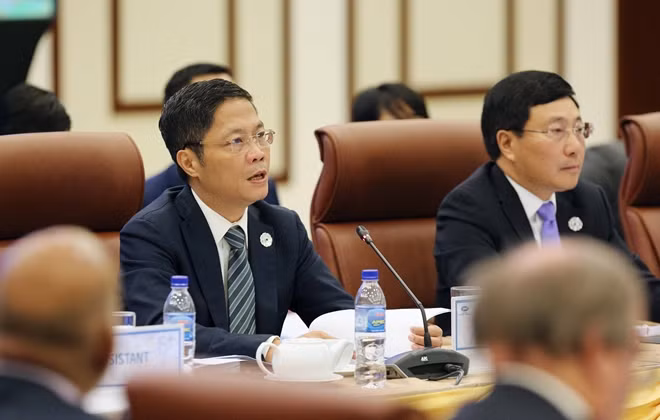 Phó Thủ tướng, Bộ trưởng Ngoại giao Phạm Bình Minh và Bộ trưởng Công thương Trần Tuấn Anh chủ trì Hội nghị AMM 29