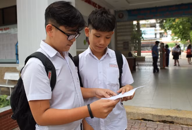 Thí sinh TP Hồ Chí Minh thắc mắc về câu số 33 trong đề thi Anh Văn.