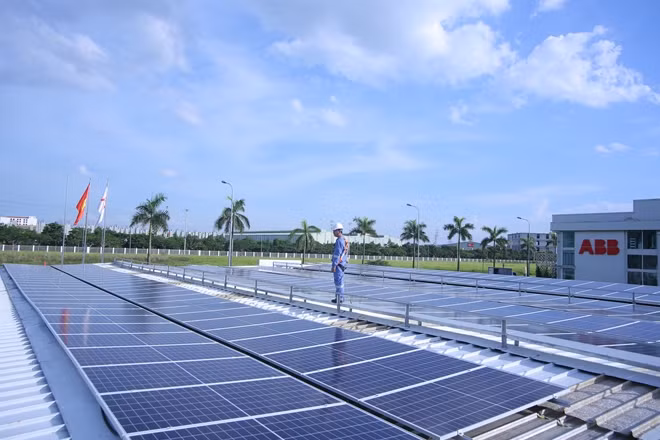 Hệ thống năng lượng mặt trời được lắp đặt tại nhà máy.