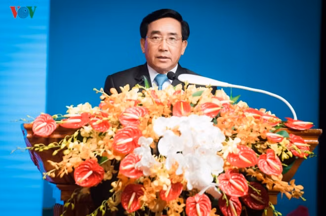 đồng chí Phankham Viphavanh, Ủy viên Bộ Chính trị, Thường trực Ban Bí thư, Phó Chủ tịch nước CHDCND Lào