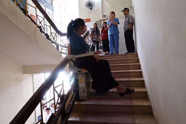 Ghế cầu thang dành cho người già và người khuyết tật. Ghế cầu thang dành cho người già và người khuyết tật.