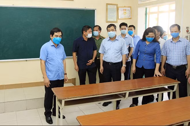 Đồng chí Ngô Đông Hải, Ủy viên Dự khuyết Trung ương Đảng, Bí thư Tỉnh ủy và các đồng chí thành viên Ban Chỉ đạo kỳ thi tốt nghiệp THPT năm 2020 kiểm tra điểm thi Trường THPT Quỳnh Côi. Đồng chí Ngô Đông Hải, Ủy viên Dự khuyết Trung ương Đảng, Bí thư Tỉnh ủy và các đồng chí thành viên Ban Chỉ đạo kỳ thi tốt nghiệp THPT năm 2020 kiểm tra điểm thi Trường THPT Quỳnh Côi.