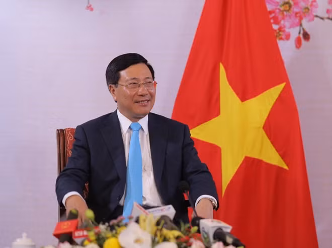 Phó Thủ tướng, Bộ trưởng Ngoại giao Phạm Bình Minh trả lời báo chí hôm 15-1