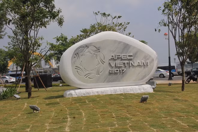 Bức tượng của Việt Nam được làm bằng đá cẩm thạch nguyên khối