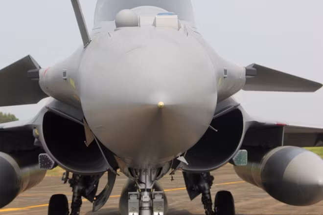 Rafale là máy bay chiến đấu rất nhanh nhẹn của Pháp. Ảnh: ĐSQ Pháp