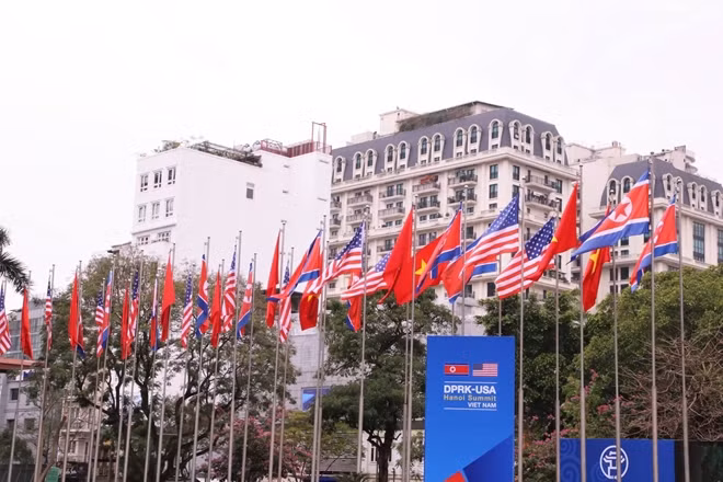 Hà Nội ngợp cờ Mỹ và Triều Tiên chào mừng Hội nghị thượng đỉnh