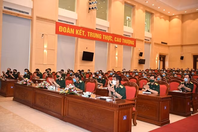 Các đại biểu tham dự Lễ xuất quân. Ảnh: Báo QĐND