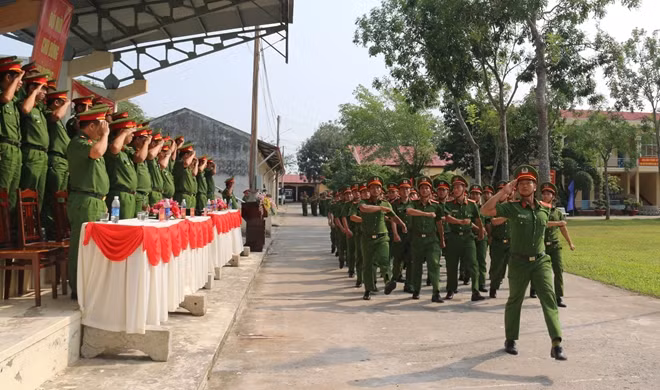 Các đơn vị thuộc Trung đoàn CSCĐ Tây Nam Bộ, diễu binh tại lễ phát động thi đua thực hiện Cuộc vận động.
