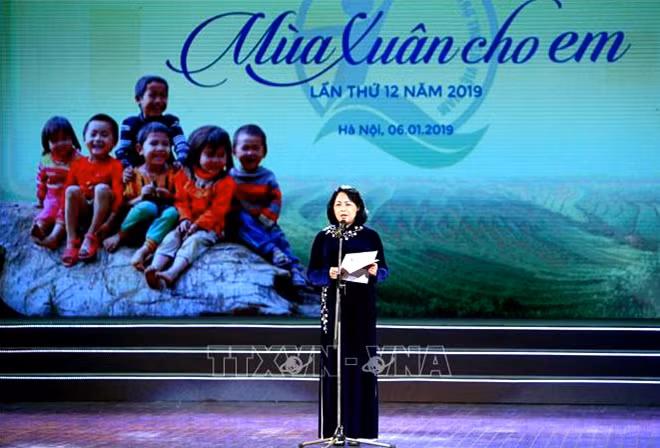 Phó Chủ tịch nước Đặng Thị Ngọc Thịnh phát biểu tại chương trình "Tri ân những tấm lòng vàng"