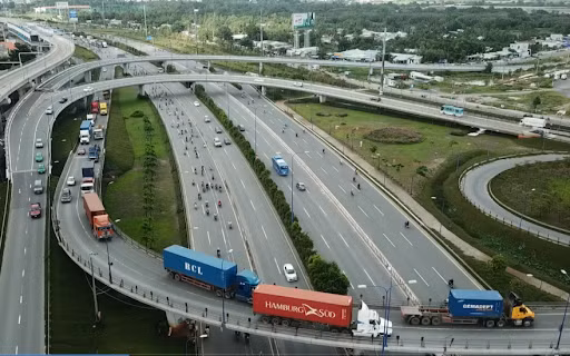 Bất chấp COVID-19, kinh tế Việt Nam được cho là vẫn có những gam màu tươi sáng. Bất chấp COVID-19, kinh tế Việt Nam được cho là vẫn có những gam màu tươi sáng.
