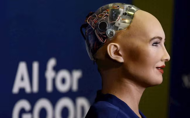 Robot Sofia xuất hiện tại triển lãm và trả lời một số câu hỏi. Robot Sofia xuất hiện tại triển lãm và trả lời một số câu hỏi.