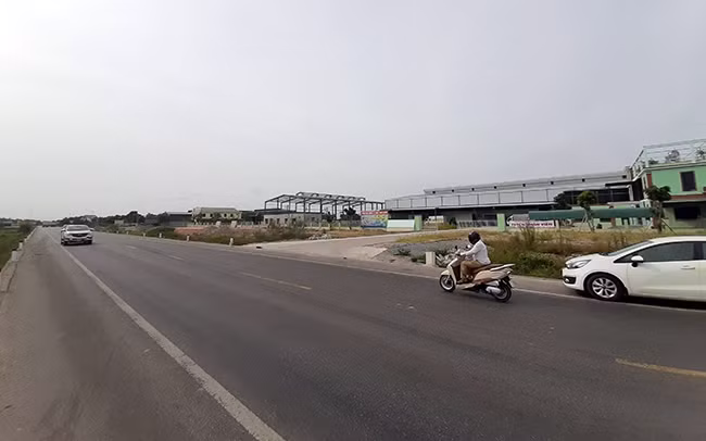 Điểm đấu nối bất hợp pháp trên đường tránh TP Hà Tĩnh.