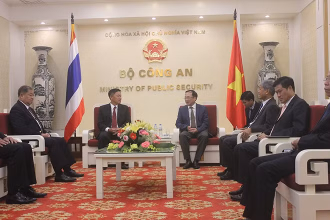 Thứ trưởng Nguyễn Văn Thành và Phó Tư lệnh cảnh sát Hoàng gia Thái Lan Winai Thongsong tại buổi tiếp.