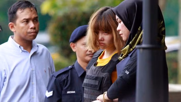 Ngày 1-3, Đoàn Thị Hương bị đưa ra tòa án quận Sepang, bang Selangor, Malaysia để nghe công tố viên đọc bản luận tội. Ảnh: AP