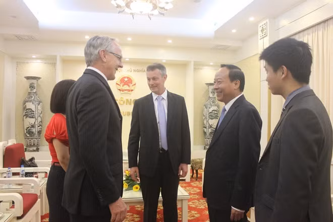 Thượng tướng Lê Qúy Vương tiếp Thiếu tướng Chris McDevitt.