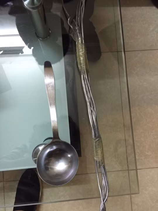 Dụng cụ mà Nam dùng để bạo hành con trai.