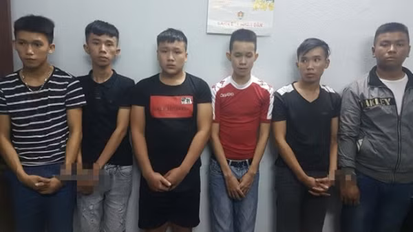Các đối tượng đang bị tạm giữ tại Công an quận Liên Chiểu