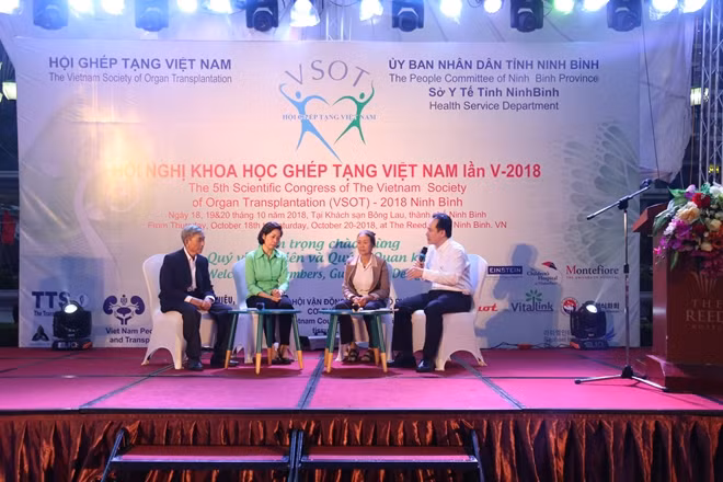 Giao lưu và tôn vinh các gia đình có người hiến tạng