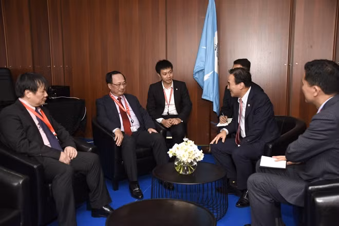 Thứ trưởng Bộ Công an Nguyễn Văn Thành hội đàm với Chủ tịch Interpol Kim Jong Yang. (ảnh: Hoài Nam).