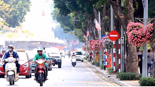 Hình ảnh đường phố Hà Nội được trang hoàng đẹp đẽ được đăng tải trên nhiều tờ báo nước ngoài.