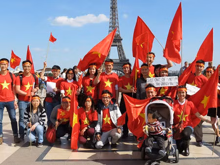 Cộng đồng NVNONN ngày càng gắn bó với quê hương.