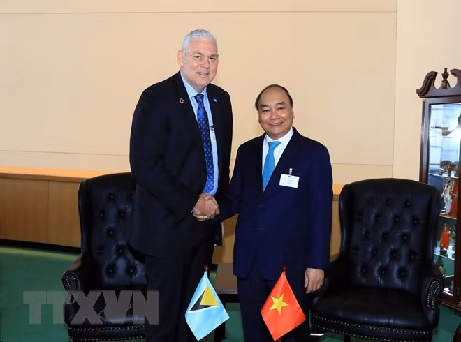 Thủ tướng Nguyễn Xuân Phúc gặp Thủ tướng Saint Lucia Allen Chastanet. Photo: TTXVN