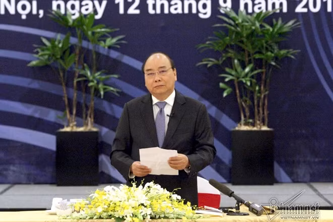 Thủ tướng Chính phủ Nguyễn Xuân Phúc nêu câu hỏi với các nhà đầu tư. Ảnh: Vietnamnet
