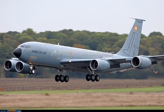 "Thùng xăng bay" C-135 của Không quân Pháp