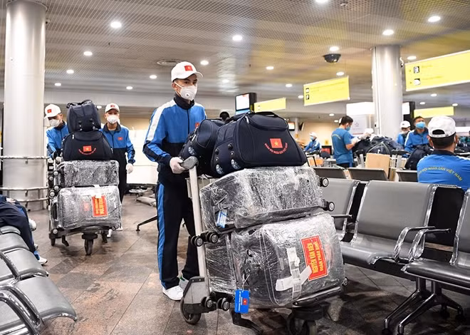 Đoàn luôn đảm bảo giãn cách trong suốt quá trình di chuyển. ảnh: Báo QĐND