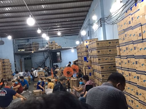 Phá đường dây sản xuất găng tay y tế giả trị giá 3 tỷ đồng