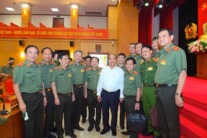 Chủ tịch nước Nguyễn Xuân Phúc với các đại biểu tham dự hội nghị.
