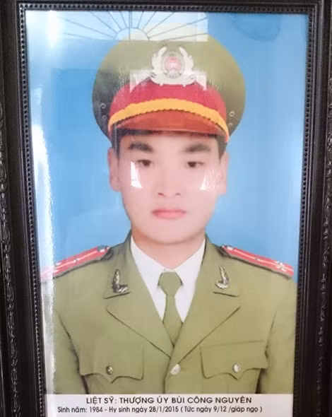 Di ảnh của đồng chí Bùi Công Nguyên.