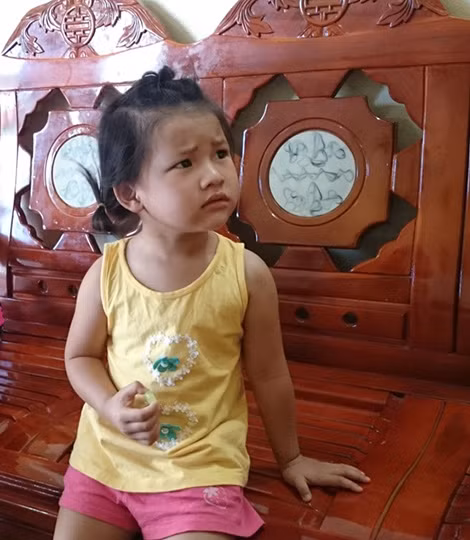 Cháu Bùi Dung Nhi, con gái đồng chí Nguyên.