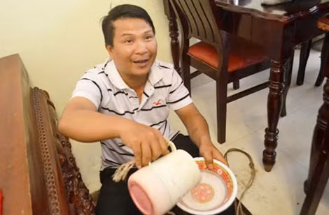 Giếng nước của gia đình ông Nguyễn Văn Hoa nóng lên bất thường. Đây là trường hợp nước giếng nóng bất thường được ghi nhận đầu tiên tại Đà Lạt.