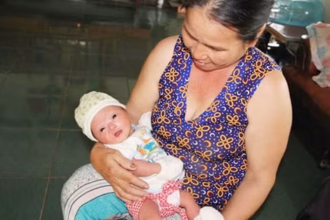 Em bé bị bỏ rơi đã khỏe mạnh.