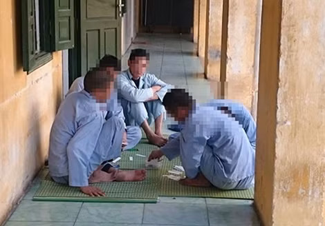 Có những gia đình 2-3 người nghiện ma túy đá và cùng phải vào điều trị tại bệnh viện Tâm thần Hà Nội.