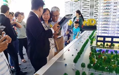 Giao dịch nhà, đất vẫn đang thu hút đông đảo người dân quan tâm.