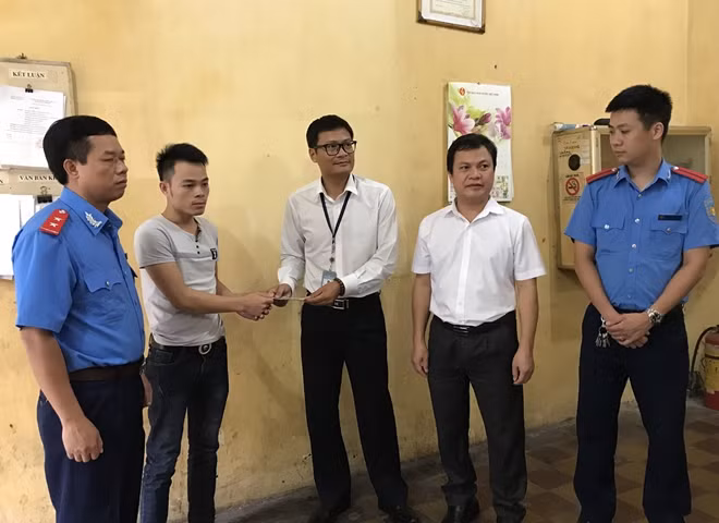 Việc trao trả tièn được tiến hành tại Sân bay Nội Bài