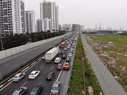 Xe hợp đồng điện tử dưới 9 chỗ sẽ gộp vào loại hình taxi ảnh 2