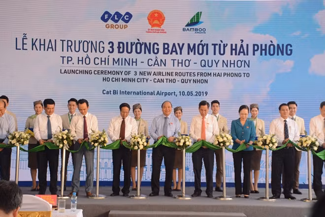Thủ tướng Nguyễn Xuân Phúc đến dự và cắt băng khai trương 3 đường bay mới